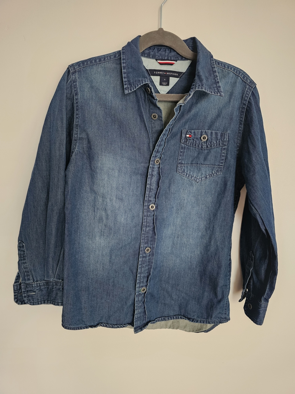 🧸2/20$ Tommy Hilfiger Denim Button-Up Shirt Size 6 Boy